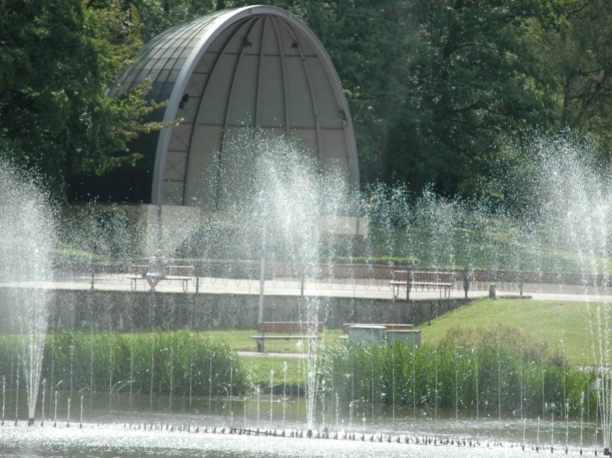 Les orgues d'eau devant le pavillon musical Les orgues d'eau devant le pavillon musical