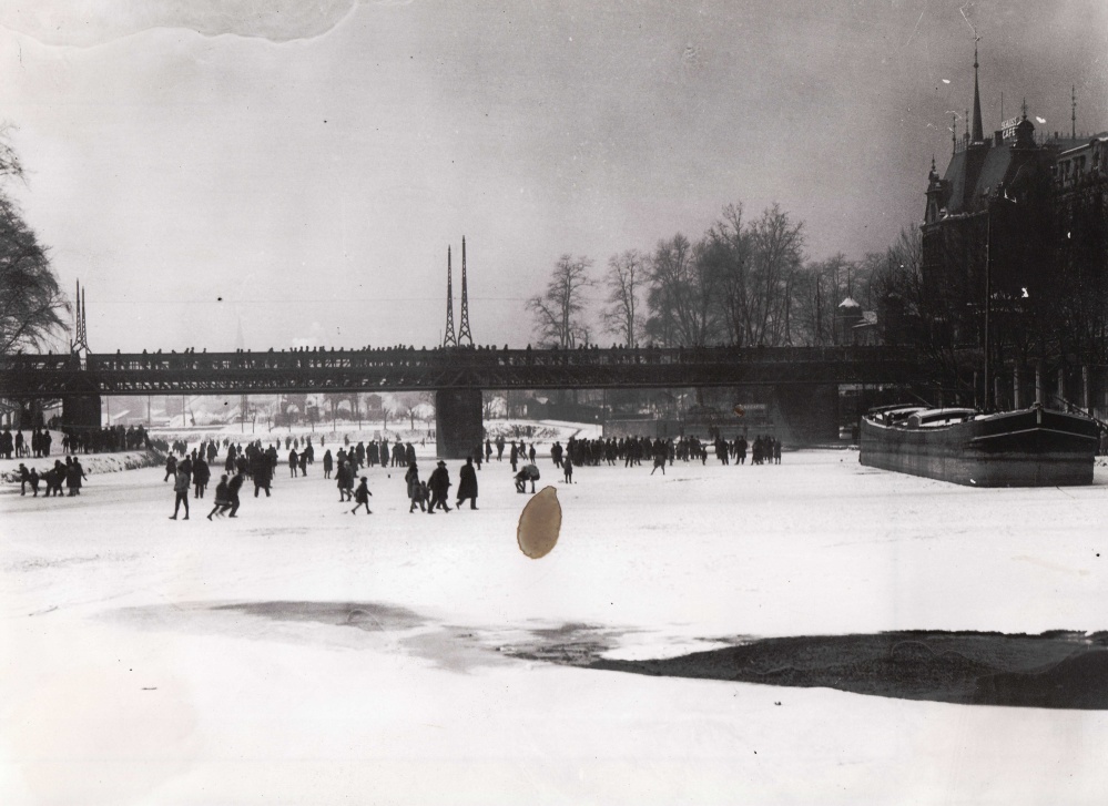 Die zugefrorene Saar am 14. Februar 1929 Die zugefrorene Saar am 14. Februar 1929 (Stadtarchiv Saarbrücken, GÖ 3.110)