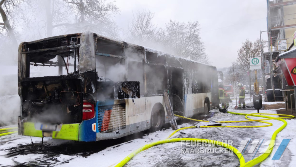 Busbrand - Gerhardstraße Altenkessel Busbrand - Gerhardstraße Altenkessel