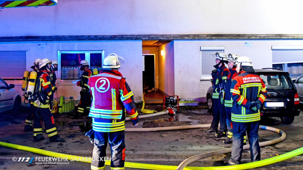 Wohnungsbrand, Personen in Gebäude Wohnungsbrand, Personen in Gebäude
