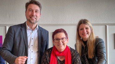 OB Conradt, Bürgermeisterin Barbara Meyer (r.) und die Leiterin des ZIB Veronika Kabis bei der Jubiläumsfeier Image