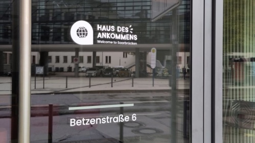 Haus des Ankommens Tür Eingangstür zum Haus des Ankommens