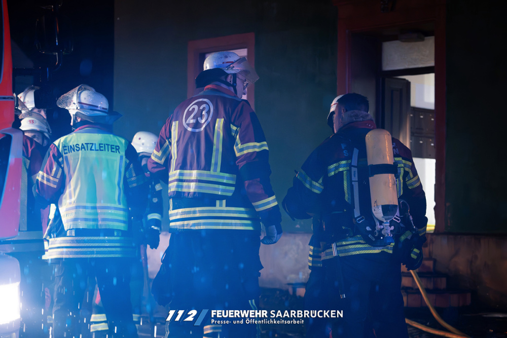Wohnungsbrand mit Menschenrettung in Brebach Wohnungsbrand mit Menschenrettung in Brebach