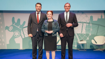 Uwe Conradt, Saarbrückens Oberbürgermeister und Vizepräsident des Deutschen Städtetages, Burkhard Jung, Leipzigs Oberbürgermeister und Präsident des Deutschen Städtetages, und Katja Dörner, Bonner Oberbürgermeisterin und Vizepräsidentin Image