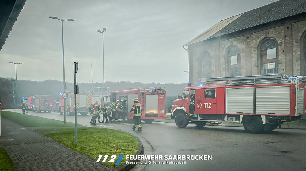 Einsatzbilder: Brand AVA-Velsen im Müllbunker Einsatzbilder: Brand AVA-Velsen im Müllbunker