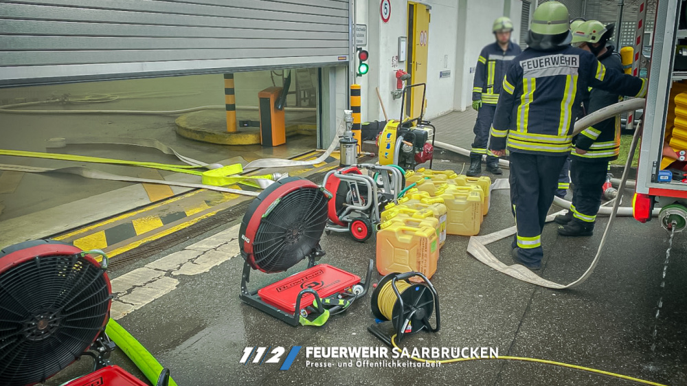 Einsatzbilder: Brand AVA-Velsen im Müllbunker Einsatzbilder: Brand AVA-Velsen im Müllbunker